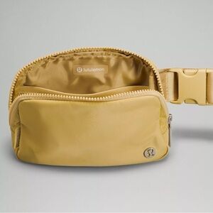 NWT Lululemon GOLDEN SAND Everywhere Belt Bag
